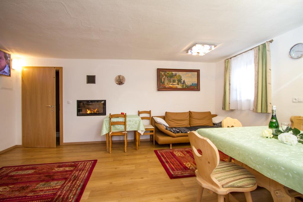 Gertis Ferienwohnung Hochfilzen Ruang foto